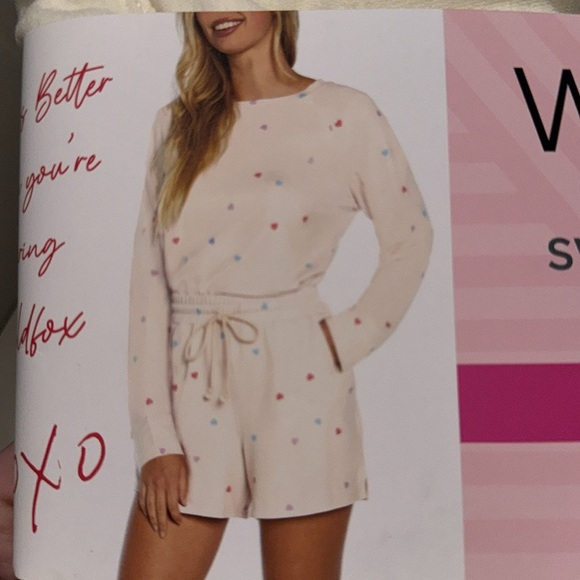 WILDFOX large sweatshirt and shorts lounge set - Picture 2 of 7